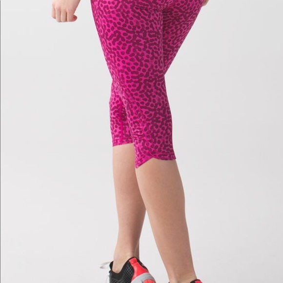 NWT Lululemon Run Top Speed Crop Size 8 Pink Ace Dot - Picture 2 of 9